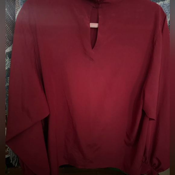 vintage high neck blouse, no size on tag, fits like medium - Picture 2 of 4